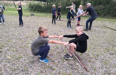 Foto af børn der samarbejder