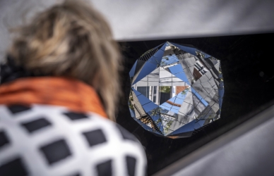 Olafur Eliasson, The curious museum wall